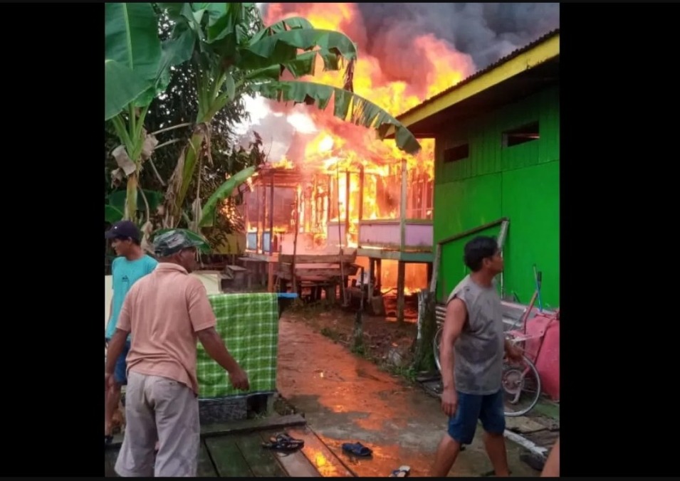 7 Juni 2023: Tujuh rumah di Bulungan hangus terbakar 7 Juni 2023: Tujuh rumah di Bulungan hangus terbakar