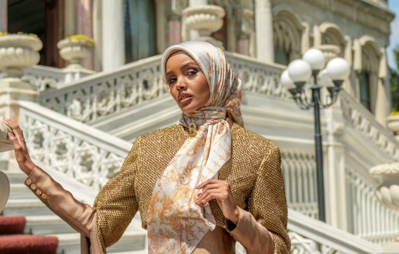 Buttonscarves gandeng Halima Aden untuk koleksi The Crown Series