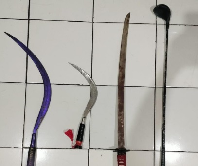 Live di medsos siap tawuran, 16 remaja berikut sajam diangkut polisi di Tangerang Live di medsos siap tawuran, 16 remaja berikut sajam diangkut polisi di Tangerang