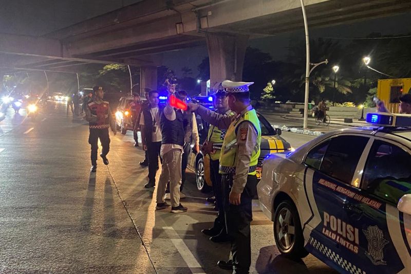 Polisi gelar patroli skala besar cegah aksi kejahatan di akhir pekan Polisi gelar patroli skala besar cegah aksi kejahatan di akhir pekan