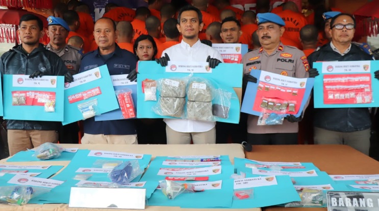 Polresta Denpasar amankan 32 tersangka kasus dugaan penyalahgunaan narkotika Polresta Denpasar amankan 32 tersangka kasus dugaan penyalahgunaan narkotika