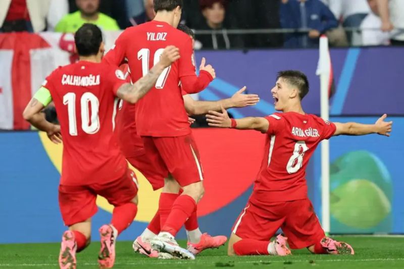 Arda Guler mencetak gol spektakuler saat bantu Turki menang 3-1 atas Georgia Arda Guler mencetak gol spektakuler saat bantu Turki menang 3-1 atas Georgia