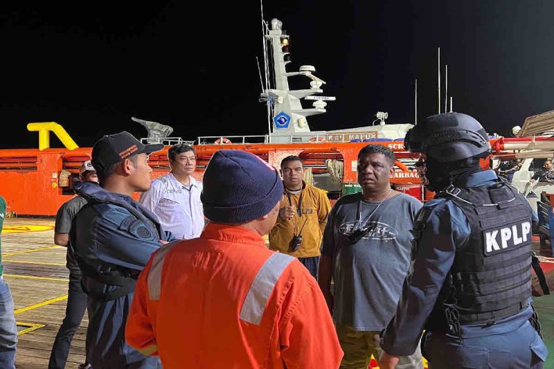 KPLP Kemenhub amankan kapal dari upaya perampokan di perairan Batam KPLP Kemenhub amankan kapal dari upaya perampokan di perairan Batam