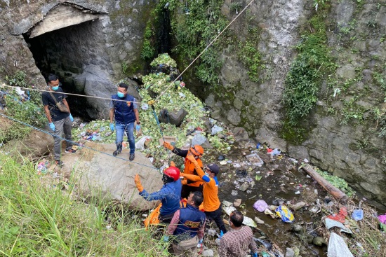 Geger! warga Getasan temukan mayat di sungai Geger! warga Getasan temukan mayat di sungai