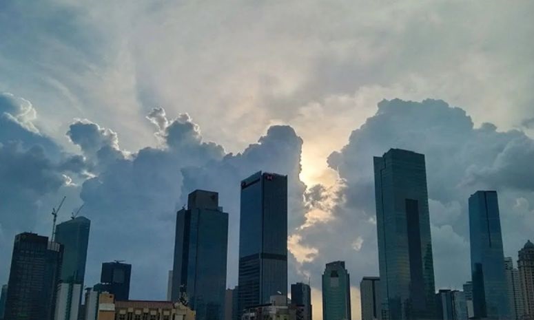 Pada hari Rabu DKI Jakarta cerah berawan dengan suhu tertinggi 33 drajat Celcius Pada hari Rabu DKI Jakarta cerah berawan dengan suhu tertinggi 33 drajat Celcius