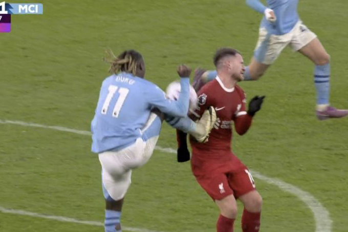 Pelatih sebut Liverpool layak dapat penalti usai insiden Doku dan Macca