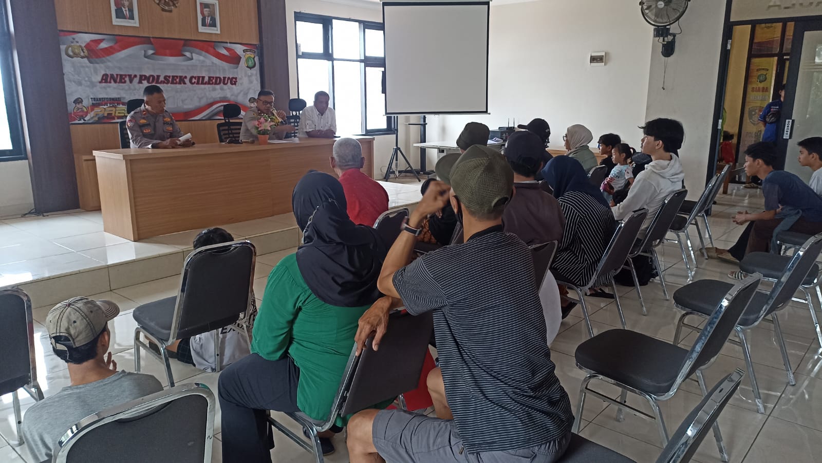 Janjian lewat medsos, Polsek Ciledug amankan 11 remaja hendak perang sarung Janjian lewat medsos, Polsek Ciledug amankan 11 remaja hendak perang sarung