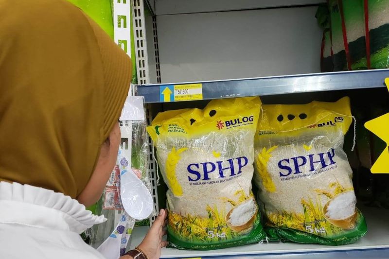 Permintaan beras SPHP di sejumlah pasar ritel Kupang relatif tinggi