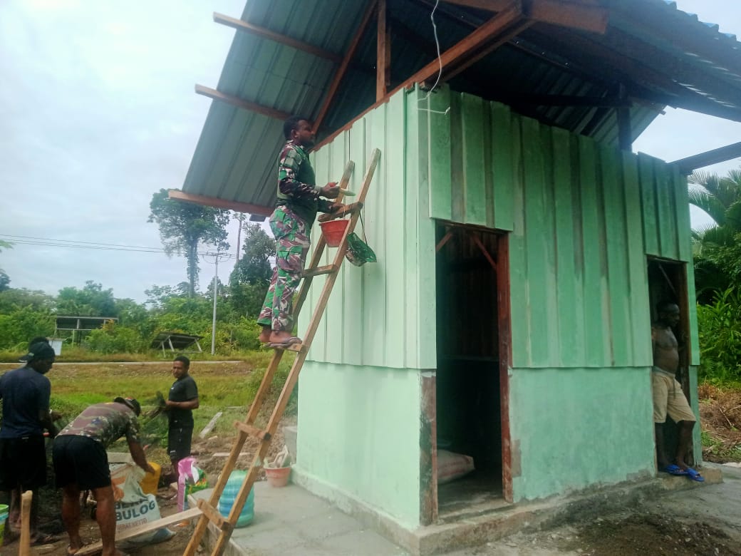 Satgas TMMD ke-119 Kodim Yahukimo bangun MCK untuk warga desa-desa terpencil Satgas TMMD ke-119 Kodim Yahukimo bangun MCK untuk warga desa-desa terpencil