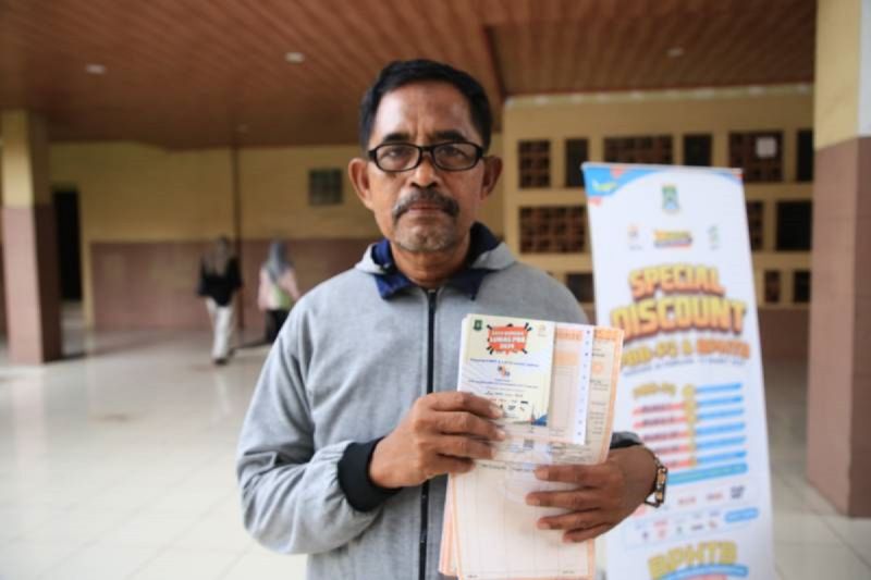 Warga terbantu program diskon bayar pajak Pemkot Tangerang Warga terbantu program diskon bayar pajak Pemkot Tangerang