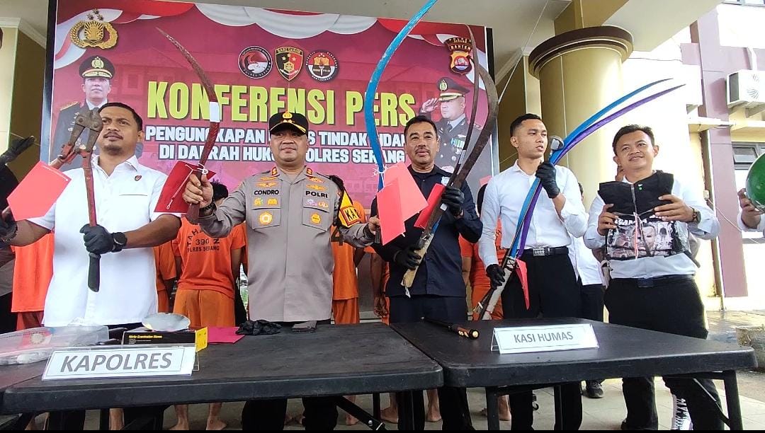 11 anggota gank motor di Serang dibekuk Timsus Polres Serang usai tawuran 11 anggota gank motor di Serang dibekuk Timsus Polres Serang usai tawuran