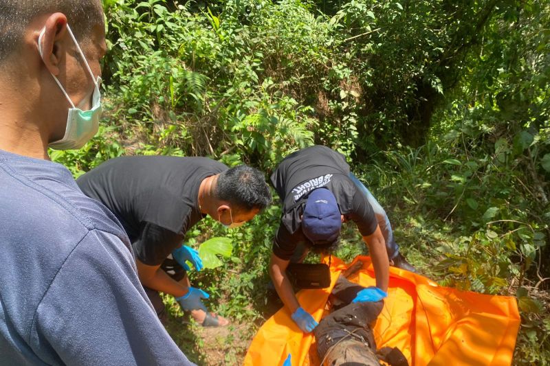 Polisi Bukittinggi selidiki penemuan mayat diduga korban kekerasan Polisi Bukittinggi selidiki penemuan mayat diduga korban kekerasan