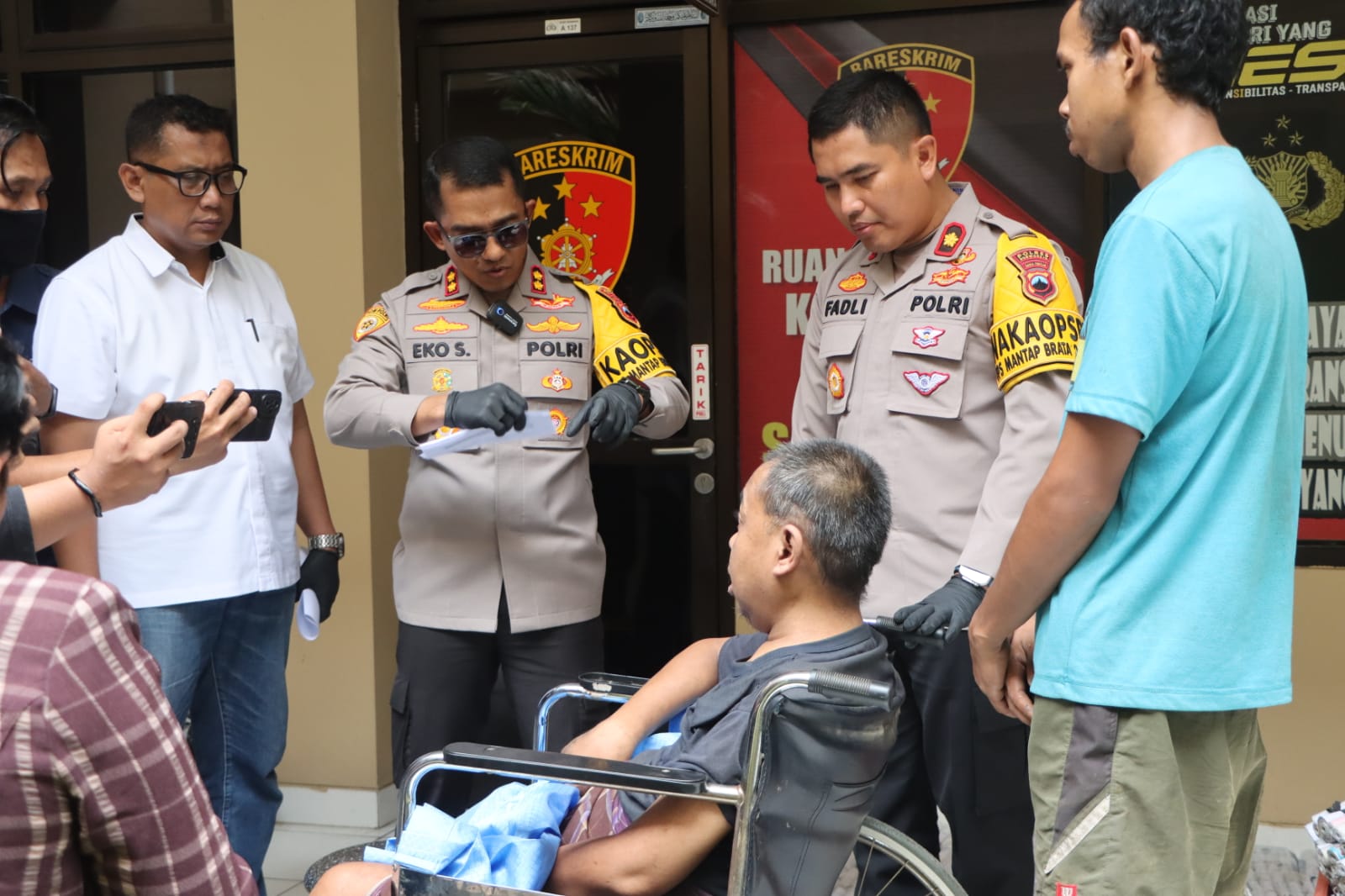 Polisi tangkap pembuat ribuan mercon Polisi tangkap pembuat ribuan mercon
