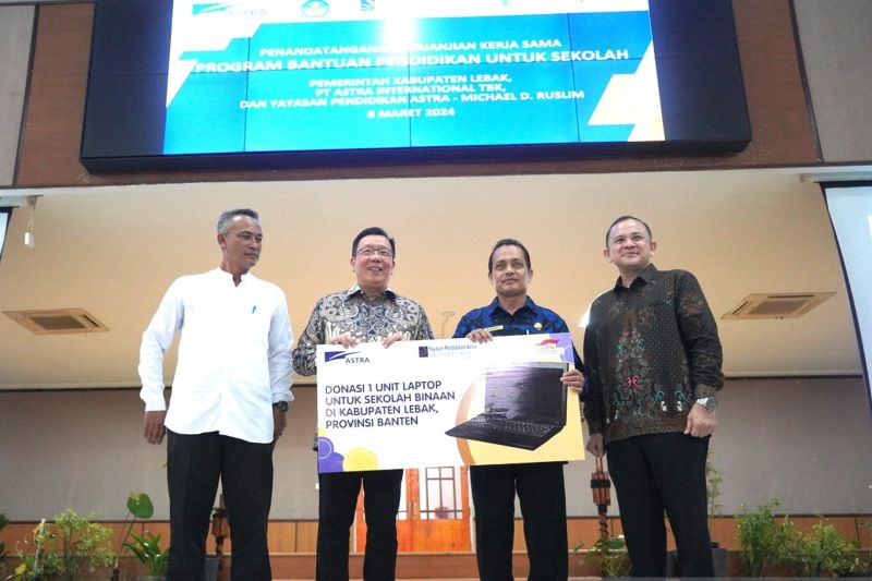 Astra berikan bantuan pendidikan ke sekolah di Kabupaten Lebak Astra berikan bantuan pendidikan ke sekolah di Kabupaten Lebak
