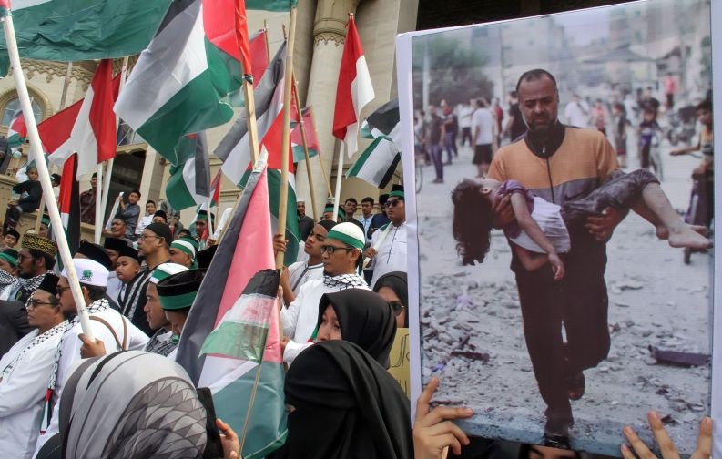Lebih dari 100 warga Gaza tewas diserang Israel saat tunggu bantuan Lebih dari 100 warga Gaza tewas diserang Israel saat tunggu bantuan