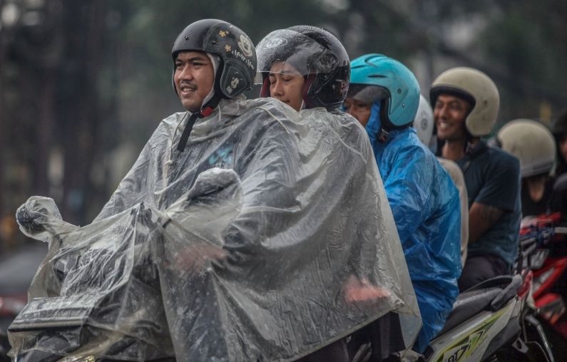 Sebagian besar wilayah RI berisiko diguyur hujan sedang-lebat