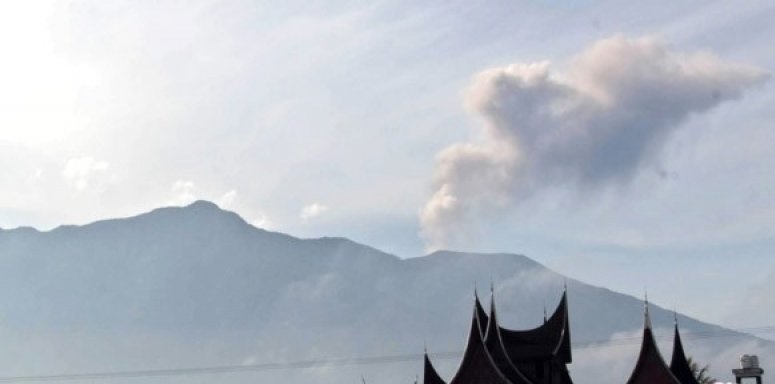 Gempa hembusan meningkat 1,5 kali lipat di Gunung Marapi