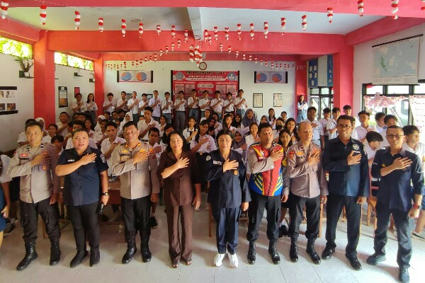 Polda Sulut sosialisasikan pencegahan radikalisme dan intoleransi di sekolah Polda Sulut sosialisasikan pencegahan radikalisme dan intoleransi di sekolah