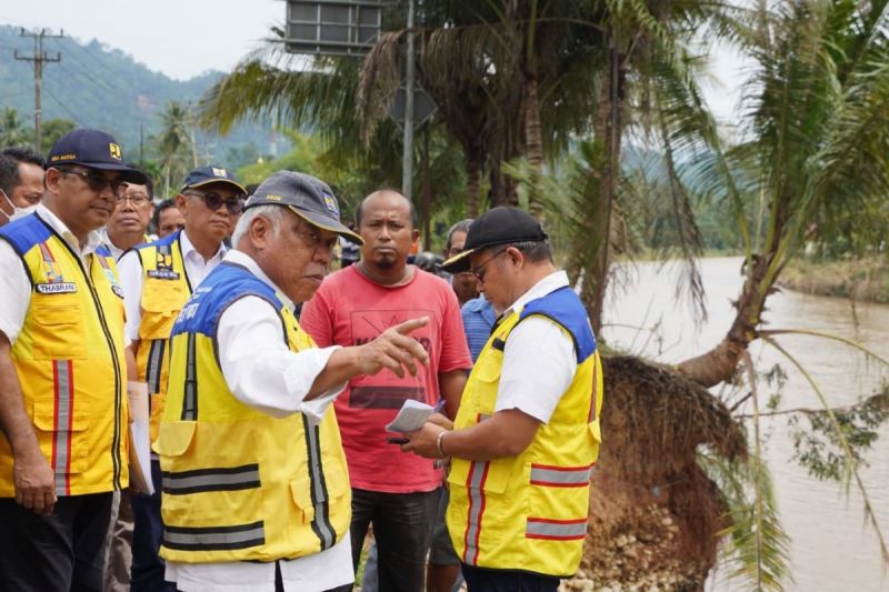 Penanganan banjir Sumbar ditargetkan tuntas dalam dua pekan Penanganan banjir Sumbar ditargetkan tuntas dalam dua pekan