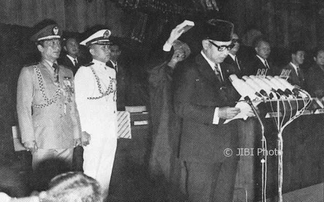 26 Maret 1968: Dilantiknya Soeharto sebagai presiden menggantikan Soekarno 26 Maret 1968: Dilantiknya Soeharto sebagai presiden menggantikan Soekarno