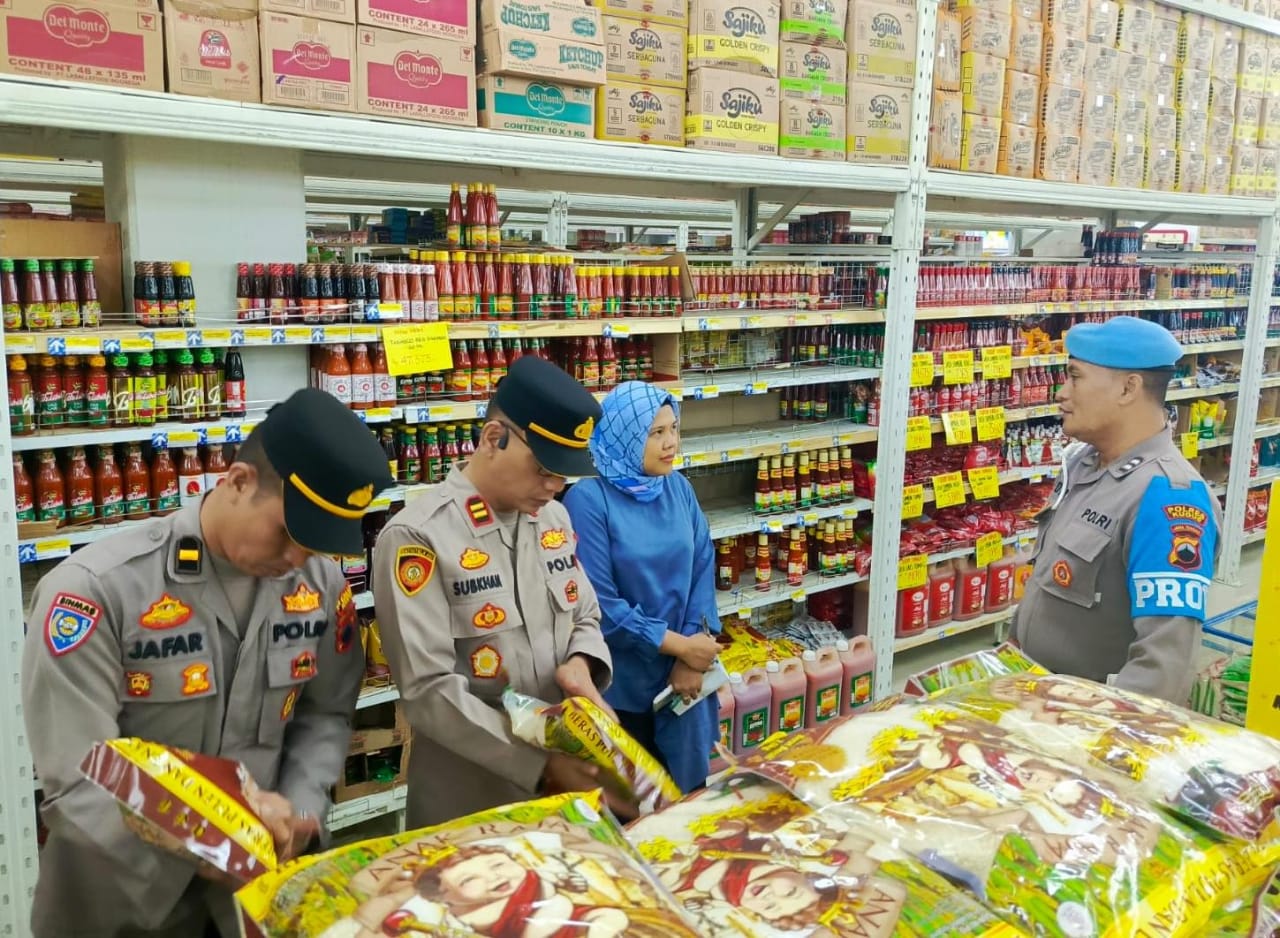 Pantau stok pangan, Polres Kudus datangi pasar dan pusat perbelanjaan Pantau stok pangan, Polres Kudus datangi pasar dan pusat perbelanjaan