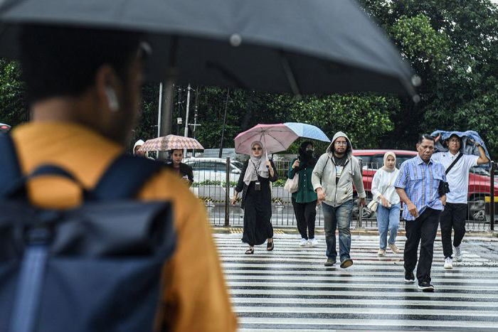 Prakiraan hujan akan guyur mayoritas kota besar di Indonesia