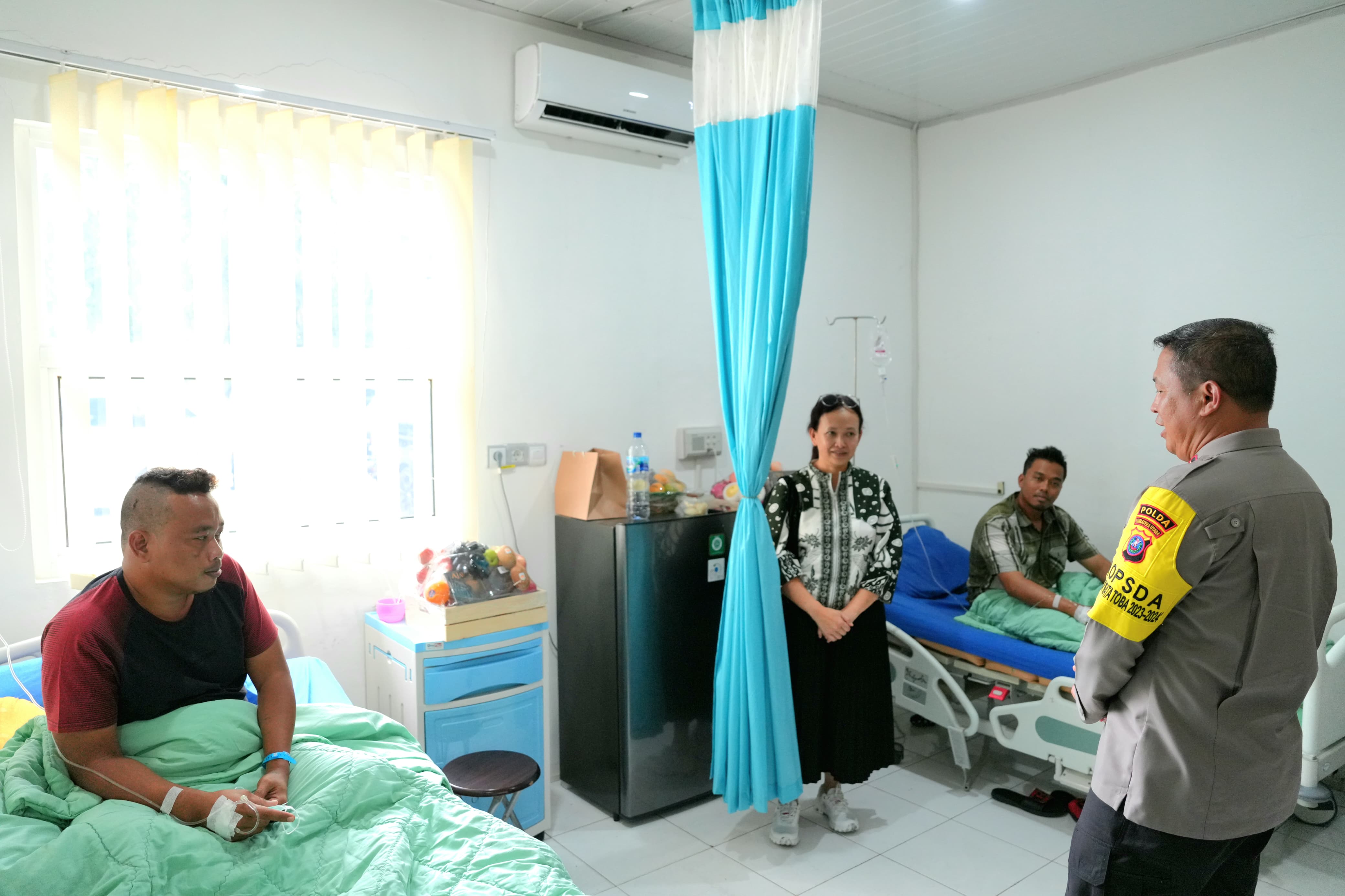 Kapolda Sumut jenguk dua personil korban penganiayaan pelaku narkoba Kapolda Sumut jenguk dua personil korban penganiayaan pelaku narkoba