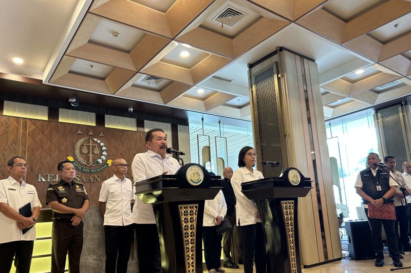 Jaksa Agung: Tolong debitur, segera tindaklanjuti kesepakatan, kalau tidak mau masuk urusan pidana Jaksa Agung: Tolong debitur, segera tindaklanjuti kesepakatan, kalau tidak mau masuk urusan pidana