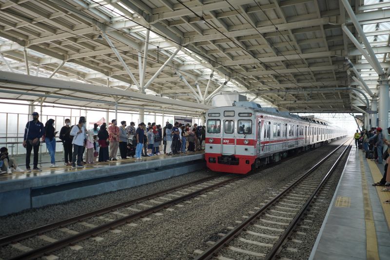 KAI Commuter siapkan layanan angkutan Lebaran 2024 untuk pemudik lokal KAI Commuter siapkan layanan angkutan Lebaran 2024 untuk pemudik lokal