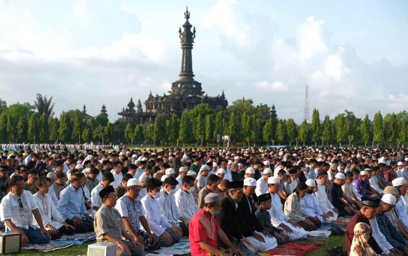 Muhammadiyah Bali tarawih di lokasi terdekat saat pawai ogoh-ogoh Muhammadiyah Bali tarawih di lokasi terdekat saat pawai ogoh-ogoh
