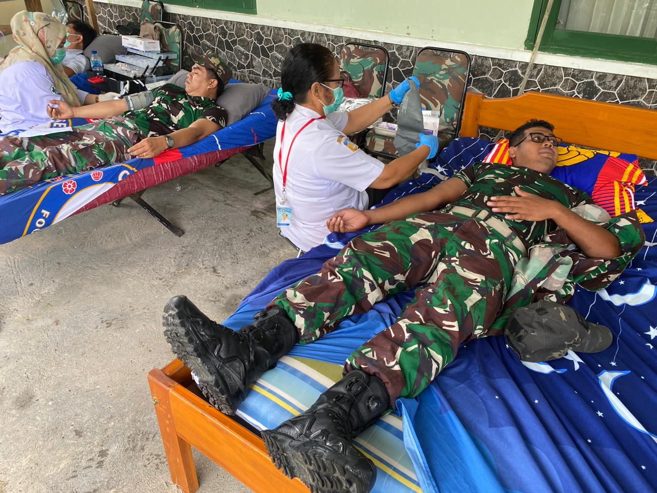 Satgas TMMD Ke-119 Kodim 1715/Yahukimo gelar aksi sosial donor darah Satgas TMMD Ke-119 Kodim 1715/Yahukimo gelar aksi sosial donor darah