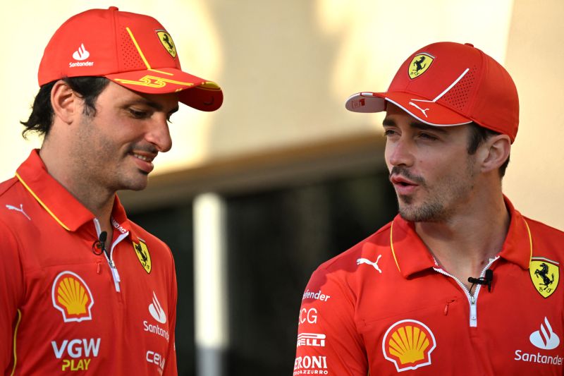 Leclerc tak khawatir dengan masa depan Sainz setelah Ferrari