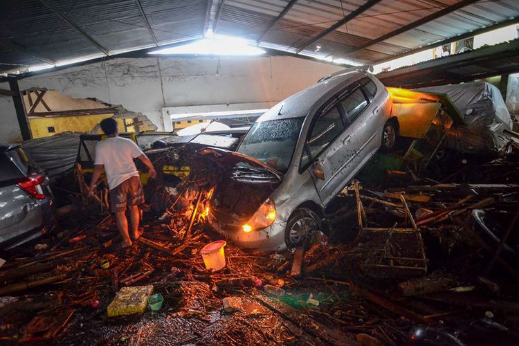21 Maret 2018: Banjir bandang hantam Cicaheum, Bandung 21 Maret 2018: Banjir bandang hantam Cicaheum, Bandung