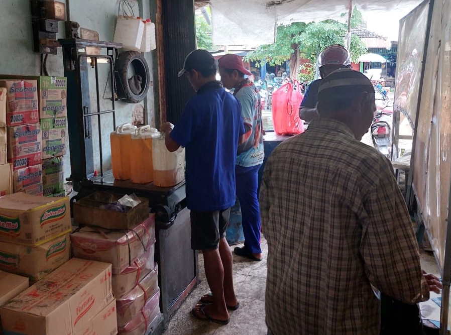 Harga minyak goreng di Pasar Bojonegoro naik awal Ramadan