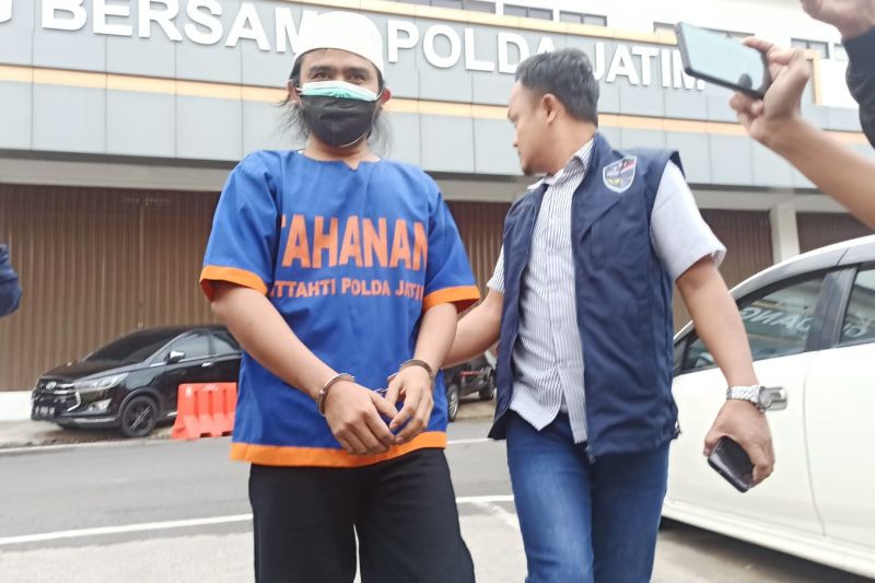 Polda Jatim tetapkan dua tersangka baru kasus konten tukar pasangan Polda Jatim tetapkan dua tersangka baru kasus konten tukar pasangan
