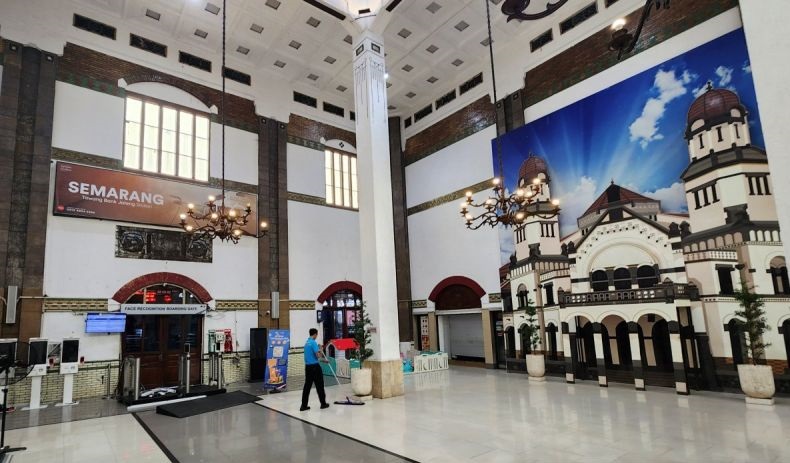 Stasiun Semarang Tawang kembali beroperasi setelah banjir surut Stasiun Semarang Tawang kembali beroperasi setelah banjir surut