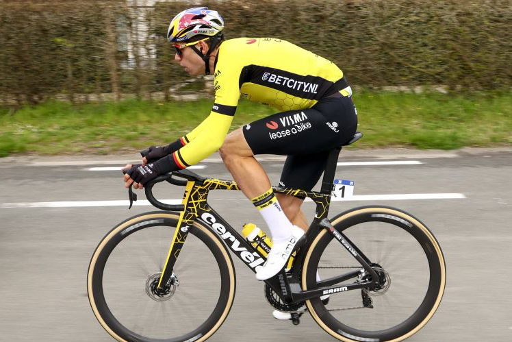 Wout Van Aert cedera patah tulang selangka dan rusuk akibat kecelakaan Wout Van Aert cedera patah tulang selangka dan rusuk akibat kecelakaan