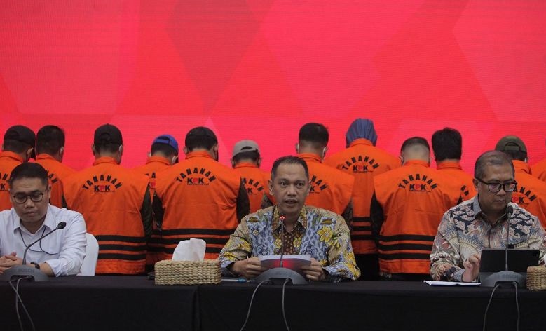 15 tersangka jadi hari kelam pemberantasan korupsi