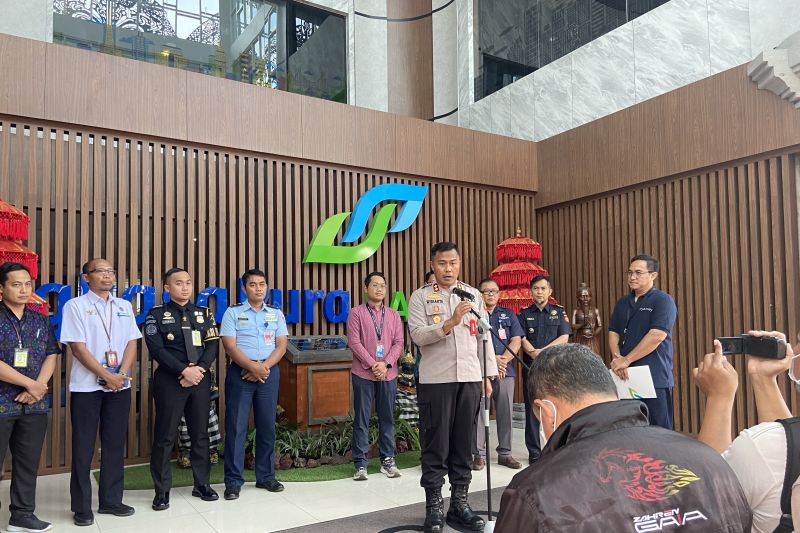 Polres Bandara Ngurah Rai rekayasa lalin saat malam pawai ogoh-ogoh Polres Bandara Ngurah Rai rekayasa lalin saat malam pawai ogoh-ogoh
