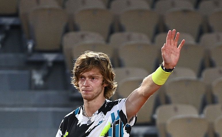 Rublev didiskualifikasi dari ATP Dubai setelah berargumen dengan wasit Rublev didiskualifikasi dari ATP Dubai setelah berargumen dengan wasit