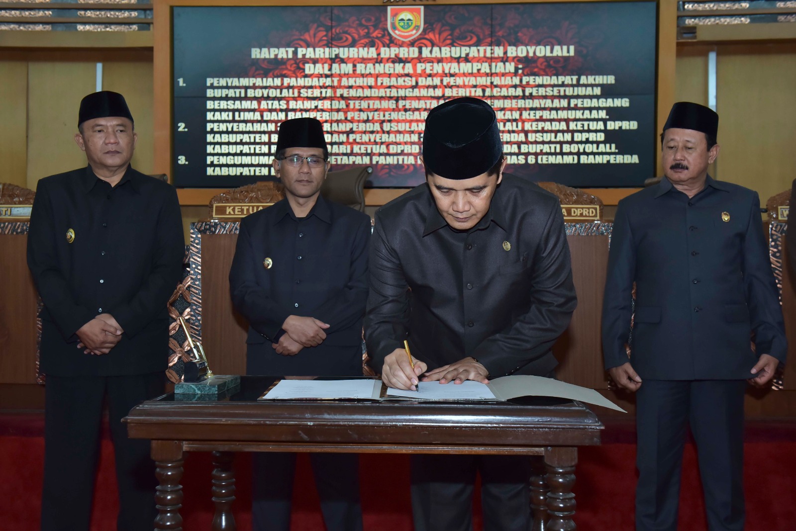 Rapat Paripurna DPRD Boyolali setujui dua ranperda menjadi perda Rapat Paripurna DPRD Boyolali setujui dua ranperda menjadi perda