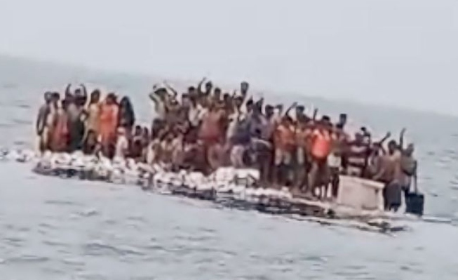 Kapal pengangkut seratusan etnis Rohingya terbalik di Aceh Barat Kapal pengangkut seratusan etnis Rohingya terbalik di Aceh Barat