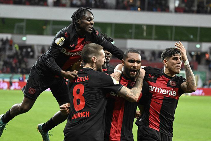 Leverkusen unggul 10 poin dari Bayern Muenchen Leverkusen unggul 10 poin dari Bayern Muenchen