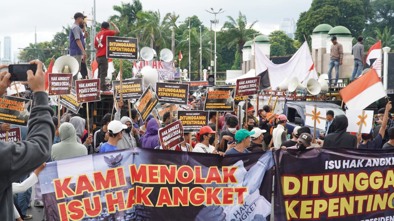 Ratusan aktivis Corong Rakyat gelar aksi tolak wacana Hak Angket Pemilu 2024 Ratusan aktivis Corong Rakyat gelar aksi tolak wacana Hak Angket Pemilu 2024