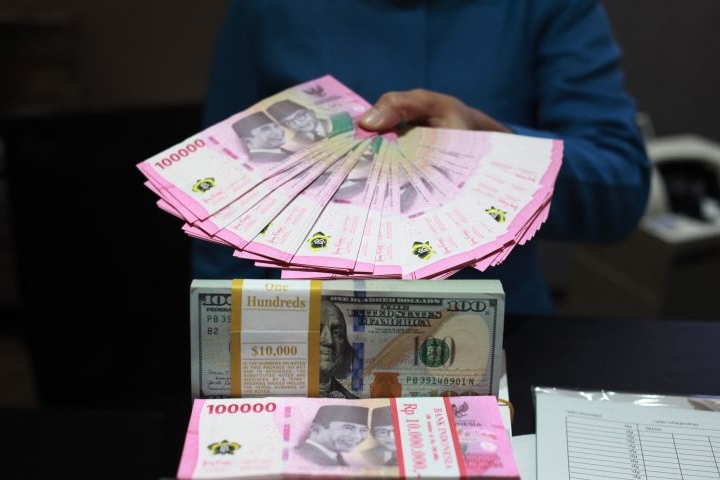 Rupiah merosot dipengaruhi kenaikan imbal hasil obligasi AS