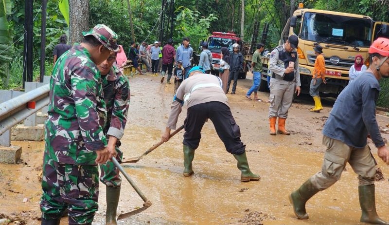 Polisi terapkan buka tutup di jalur Majalengka-Kuningan usai longsor