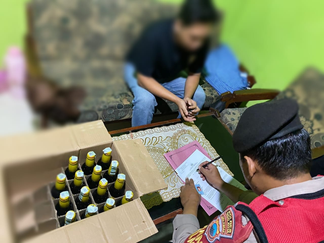 Cegah penyakit masyarakat, Polres Tegal Kota amankan ratusan botol miras Cegah penyakit masyarakat, Polres Tegal Kota amankan ratusan botol miras