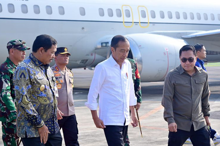 Presiden Jokowi tiba di Semarang untuk tinjau banjir di Demak Presiden Jokowi tiba di Semarang untuk tinjau banjir di Demak