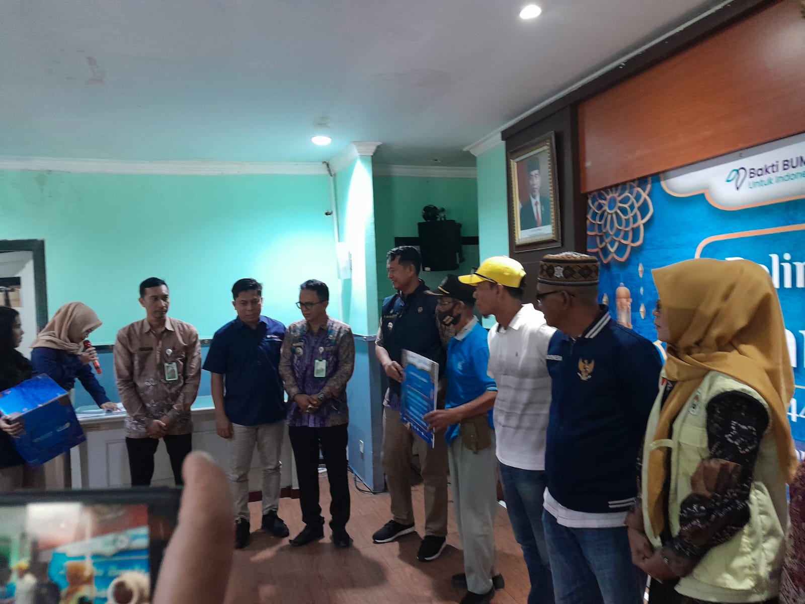 Pelindo Sub Regional 3 Kalimantan Berbagi Ramadan kepada warga sekitar pelabuhan Pelindo Sub Regional 3 Kalimantan Berbagi Ramadan kepada warga sekitar pelabuhan