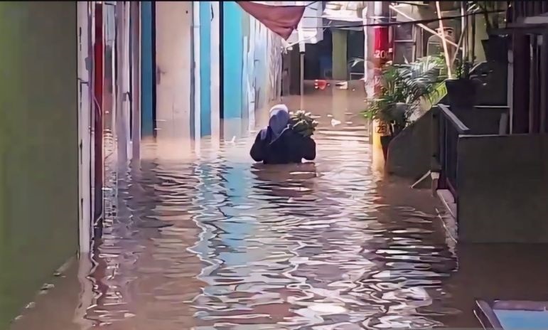 Permukiman warga Kebon Pala kembali banjir Permukiman warga Kebon Pala kembali banjir